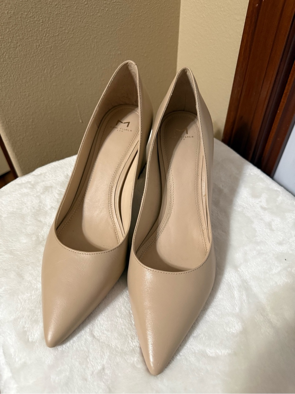 Marc Fisher Zala Pointed Toe Beige Leather Block Heels Size 9.5